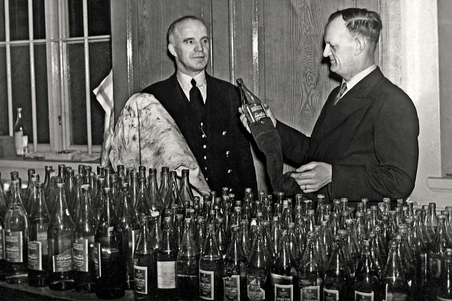 tullbeslag sprit olflaskor strumpa 1947 dlrl8523a5aU 0